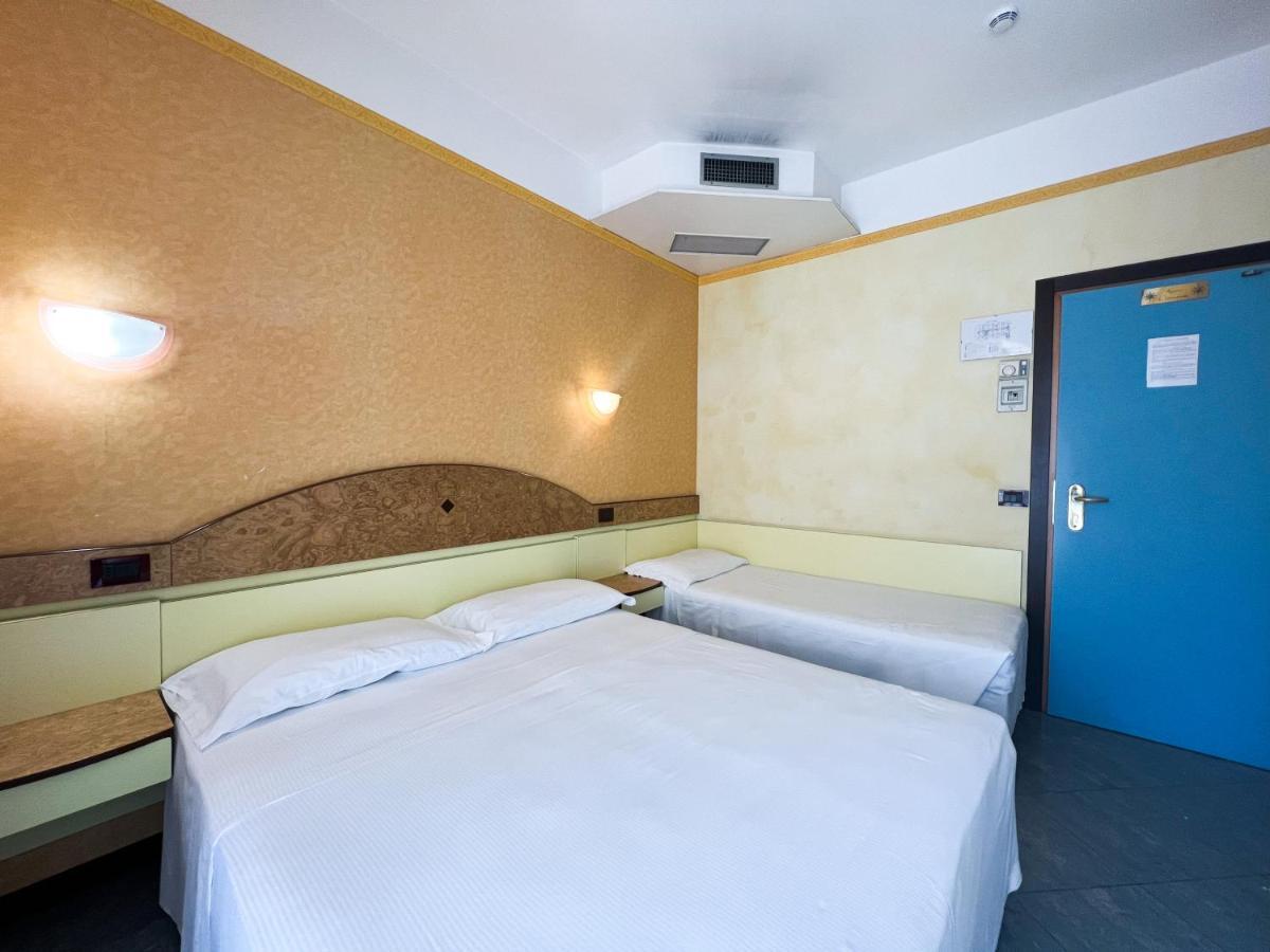Hotel Soleblu リミニ エクステリア 写真