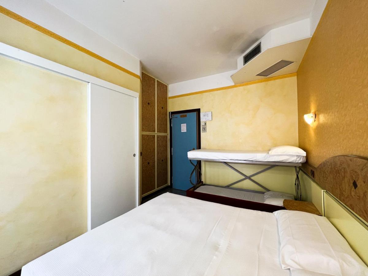 Hotel Soleblu リミニ エクステリア 写真