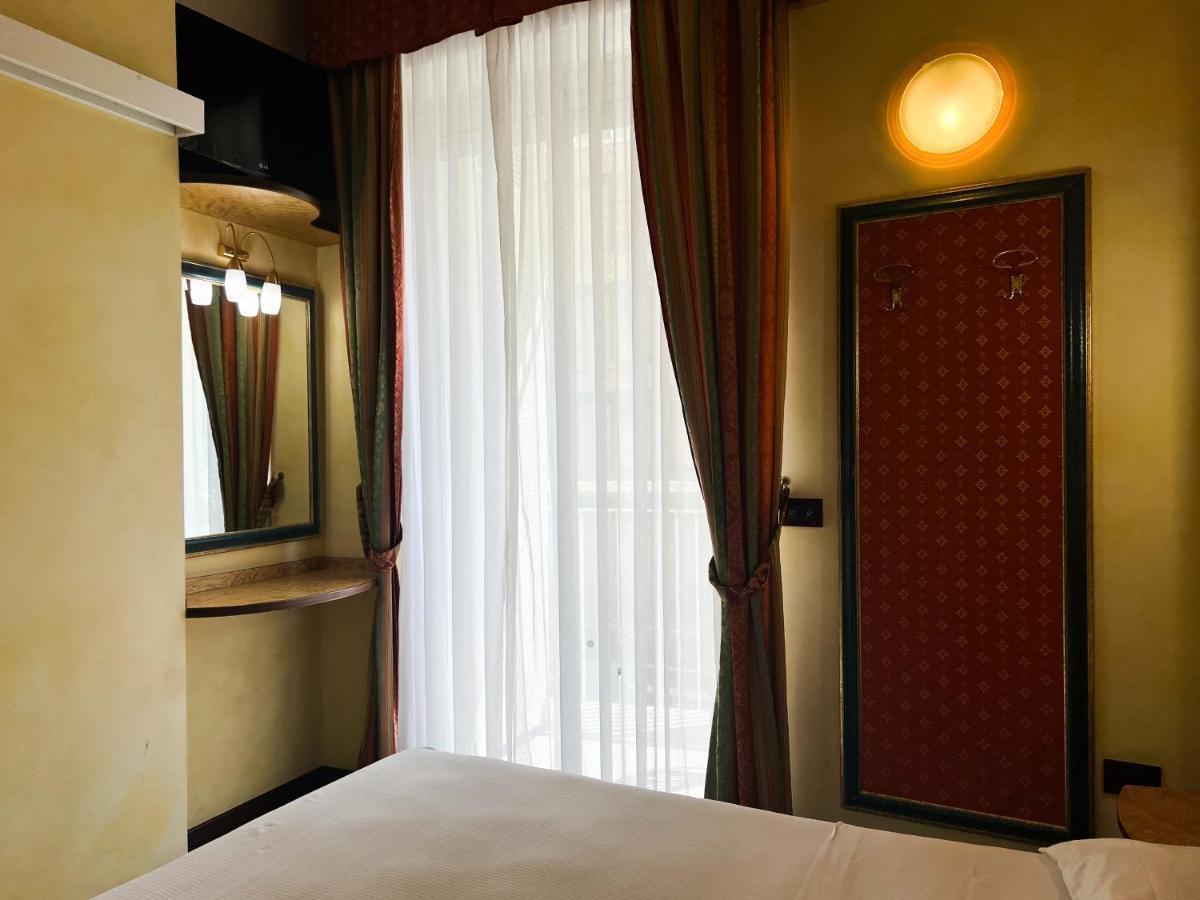 Hotel Soleblu リミニ エクステリア 写真