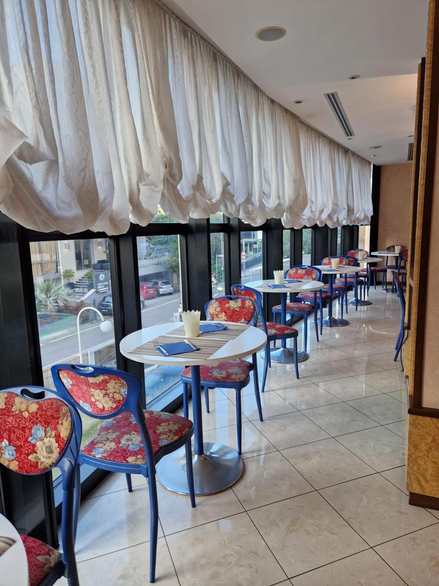 Hotel Soleblu リミニ エクステリア 写真
