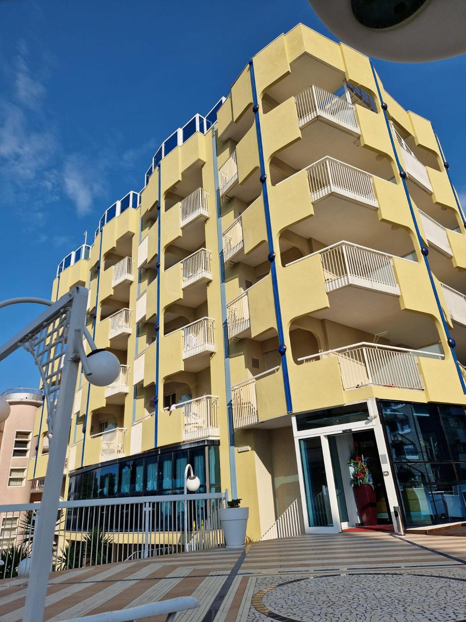 Hotel Soleblu リミニ エクステリア 写真