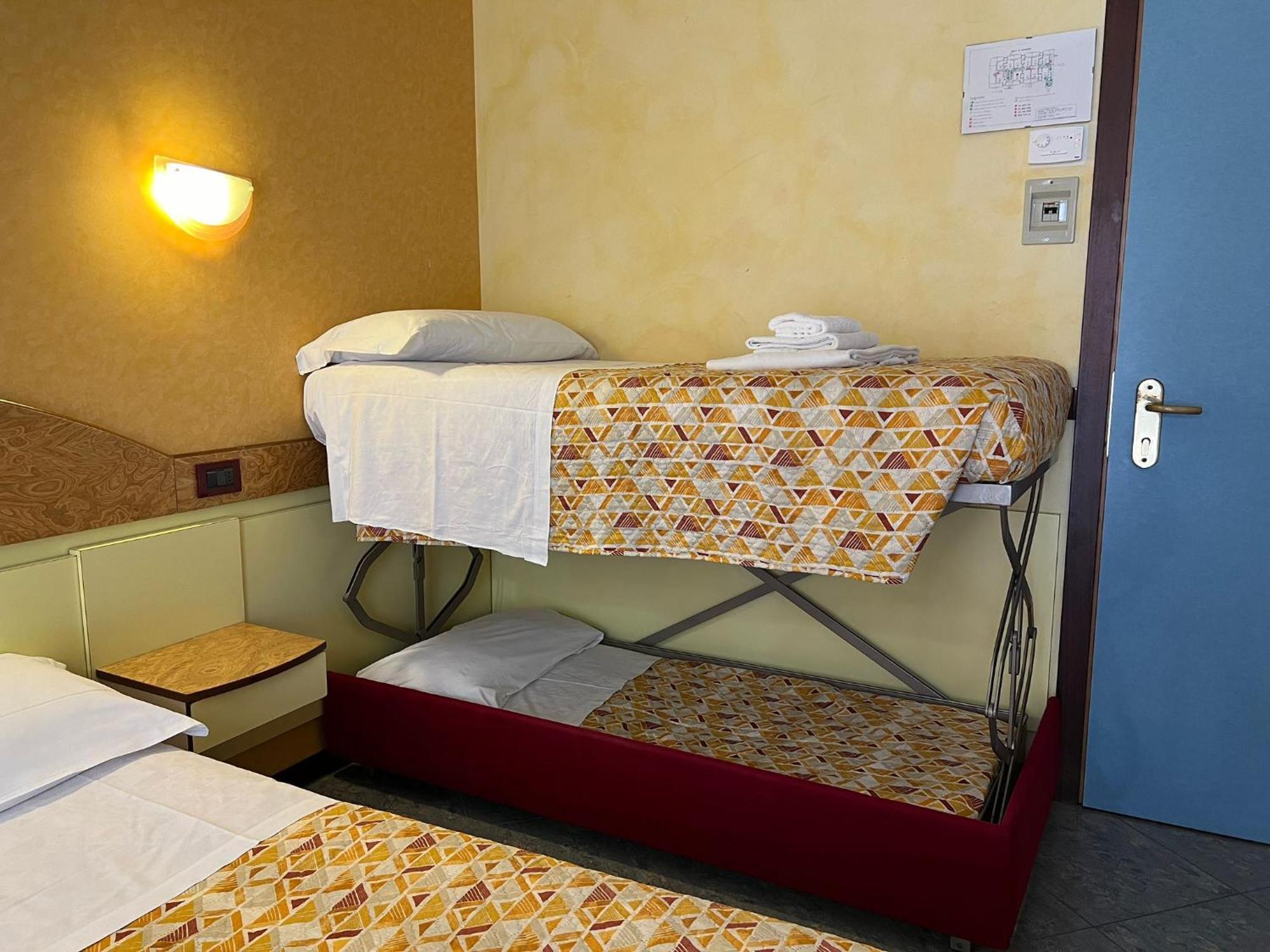 Hotel Soleblu リミニ エクステリア 写真